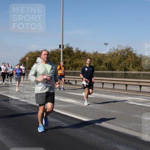 03.10.2025 - Köhlbrandbrückenlauf Julia Fischer http://msf.ph/oto/9011227 03.10.2025 12:58:41 Position 3  meine-sportfotos.de