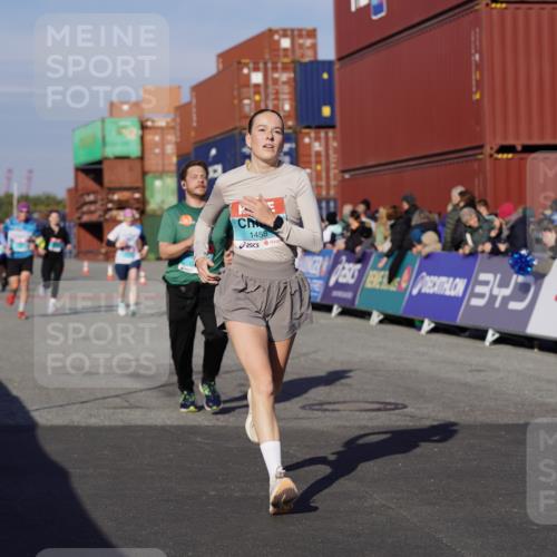 03.10.2025 - Köhlbrandbrückenlauf Michael Burmester http://msf.ph/oto/9011236 03.10.2025 10:12:01 Ziel 1038, 1417, 1458, 1534, 1640, 1829, 1915, 1952, 2077, 2921, 3457, 3768 meine-sportfotos.de