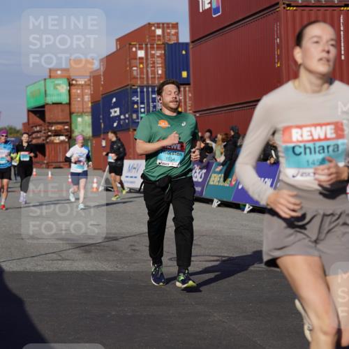03.10.2025 - Köhlbrandbrückenlauf Michael Burmester http://msf.ph/oto/9011247 03.10.2025 10:12:02 Ziel 1417, 1458, 1520, 1534, 1640, 1829, 1915, 1952, 2921, 3457, 3768 meine-sportfotos.de