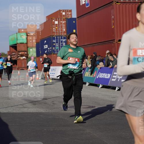 03.10.2025 - Köhlbrandbrückenlauf Michael Burmester http://msf.ph/oto/9011255 03.10.2025 10:12:02 Ziel 1417, 1458, 1520, 1534, 1640, 1829, 1915, 1952, 2921, 3457, 3768 meine-sportfotos.de