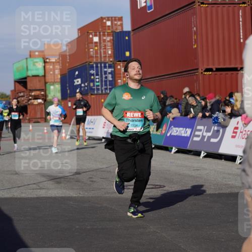 03.10.2025 - Köhlbrandbrückenlauf Michael Burmester http://msf.ph/oto/9011265 03.10.2025 10:12:02 Ziel 1417, 1458, 1520, 1534, 1640, 1829, 1915, 1952, 2921, 3457, 3768 meine-sportfotos.de