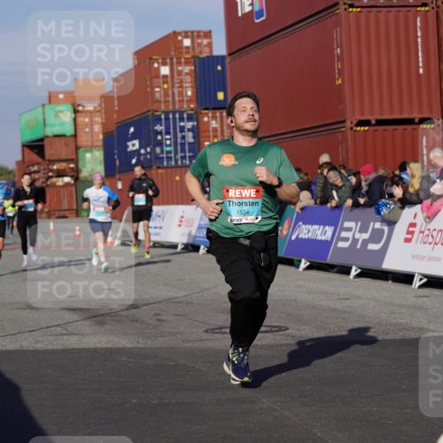 03.10.2025 - Köhlbrandbrückenlauf Michael Burmester http://msf.ph/oto/9011273 03.10.2025 10:12:02 Ziel 1417, 1458, 1520, 1534, 1640, 1829, 1915, 1952, 2921, 3457, 3768 meine-sportfotos.de