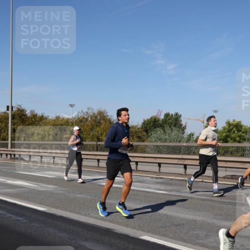 03.10.2025 - Köhlbrandbrückenlauf Julia Fischer http://msf.ph/oto/9011278 03.10.2025 12:58:49 Position 3  meine-sportfotos.de