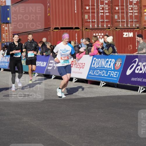 03.10.2025 - Köhlbrandbrückenlauf Michael Burmester http://msf.ph/oto/9011281 03.10.2025 10:12:05 Ziel 1458, 1520, 1534, 1640, 1771, 1829, 1915, 3457, 3767, 3768 meine-sportfotos.de