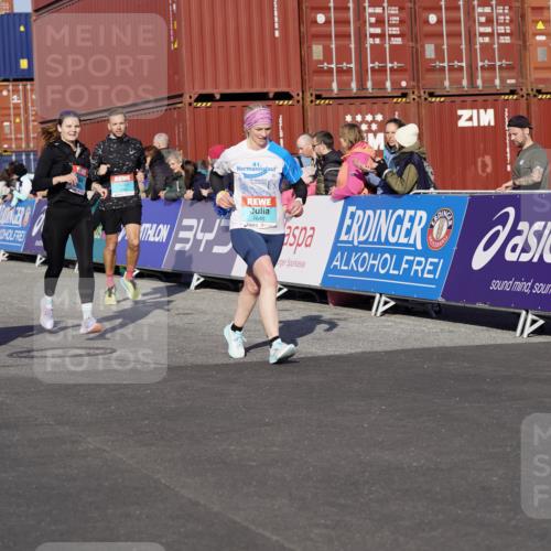 03.10.2025 - Köhlbrandbrückenlauf Michael Burmester http://msf.ph/oto/9011294 03.10.2025 10:12:06 Ziel 1458, 1520, 1534, 1640, 1771, 1829, 3457, 3767, 3768 meine-sportfotos.de
