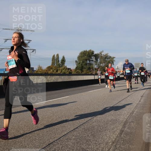 03.10.2025 - Köhlbrandbrückenlauf Luisa Fischer http://msf.ph/oto/9011310 03.10.2025 10:53:43 Position 3 1294 meine-sportfotos.de