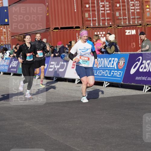 03.10.2025 - Köhlbrandbrückenlauf Michael Burmester http://msf.ph/oto/9011317 03.10.2025 10:12:06 Ziel 1458, 1520, 1534, 1640, 1771, 1829, 3457, 3767, 3768 meine-sportfotos.de