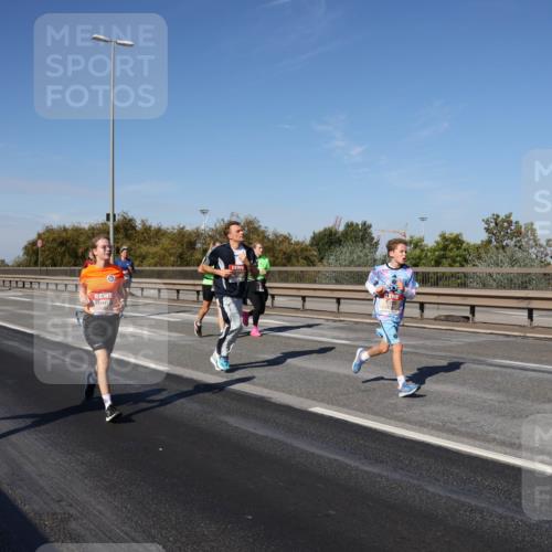 03.10.2025 - Köhlbrandbrückenlauf Julia Fischer http://msf.ph/oto/9011319 03.10.2025 12:59:01 Position 3 4406 meine-sportfotos.de