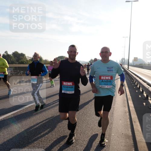 03.10.2025 - Köhlbrandbrückenlauf Fabian Wolf http://msf.ph/oto/9011331 03.10.2025 09:22:18 Position 3 2215, 2847, 2220, 2848 meine-sportfotos.de