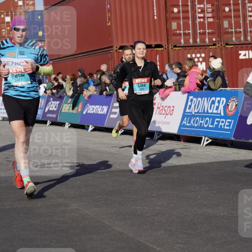 03.10.2025 - Köhlbrandbrückenlauf Michael Burmester http://msf.ph/oto/9011338 03.10.2025 10:12:06 Ziel 1458, 1520, 1534, 1640, 1771, 1829, 3457, 3767, 3768 meine-sportfotos.de