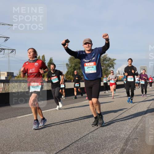 03.10.2025 - Köhlbrandbrückenlauf Luisa Fischer http://msf.ph/oto/9011340 03.10.2025 10:53:45 Position 3 1250 meine-sportfotos.de