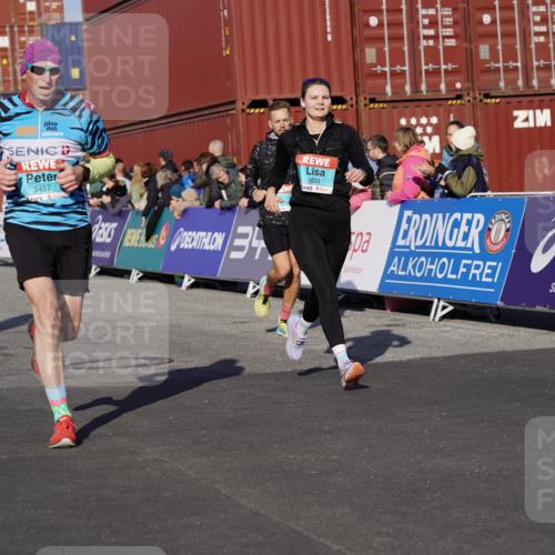 03.10.2025 - Köhlbrandbrückenlauf Michael Burmester http://msf.ph/oto/9011349 03.10.2025 10:12:07 Ziel 1458, 1520, 1534, 1640, 1771, 1829, 2790, 2841, 3435, 3457, 3767, 3768 meine-sportfotos.de