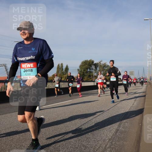 03.10.2025 - Köhlbrandbrückenlauf Luisa Fischer http://msf.ph/oto/9011351 03.10.2025 10:53:46 Position 3 1250 meine-sportfotos.de
