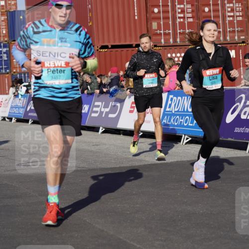 03.10.2025 - Köhlbrandbrückenlauf Michael Burmester http://msf.ph/oto/9011361 03.10.2025 10:12:07 Ziel 1458, 1520, 1534, 1640, 1771, 1829, 2790, 2841, 3435, 3457, 3767, 3768 meine-sportfotos.de