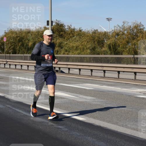 03.10.2025 - Köhlbrandbrückenlauf Julia Fischer http://msf.ph/oto/9011376 03.10.2025 12:59:17 Position 3 5727 meine-sportfotos.de
