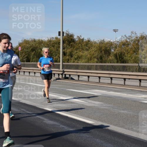 03.10.2025 - Köhlbrandbrückenlauf Julia Fischer http://msf.ph/oto/9011389 03.10.2025 12:59:20 Position 3 4232 meine-sportfotos.de