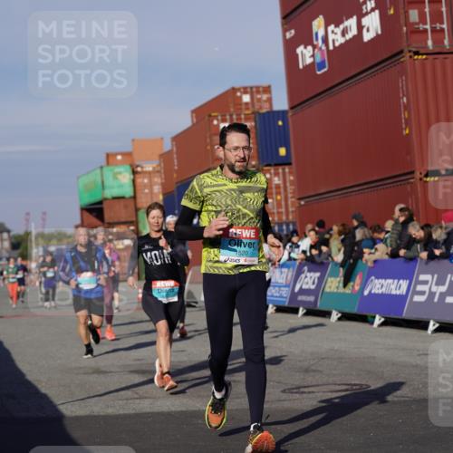 03.10.2025 - Köhlbrandbrückenlauf Michael Burmester http://msf.ph/oto/9011390 03.10.2025 10:12:10 Ziel 1347, 1520, 1640, 1771, 1829, 2790, 2841, 2883, 3435, 3457, 3767, 3768 meine-sportfotos.de
