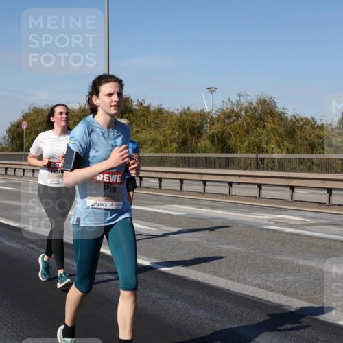 03.10.2025 - Köhlbrandbrückenlauf Julia Fischer http://msf.ph/oto/9011393 03.10.2025 12:59:20 Position 3 5908, 4232 meine-sportfotos.de
