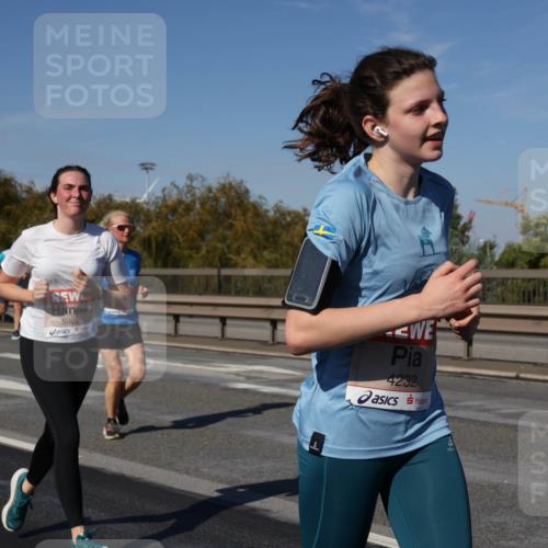 03.10.2025 - Köhlbrandbrückenlauf Julia Fischer http://msf.ph/oto/9011395 03.10.2025 12:59:21 Position 3 5908, 4232 meine-sportfotos.de