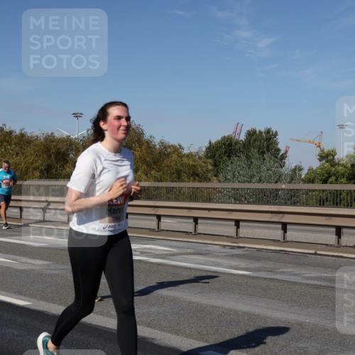 03.10.2025 - Köhlbrandbrückenlauf Julia Fischer http://msf.ph/oto/9011396 03.10.2025 12:59:21 Position 3 590 meine-sportfotos.de