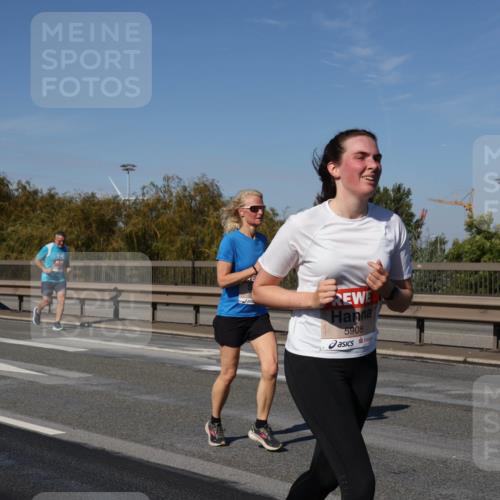 03.10.2025 - Köhlbrandbrückenlauf Julia Fischer http://msf.ph/oto/9011398 03.10.2025 12:59:22 Position 3 5908 meine-sportfotos.de