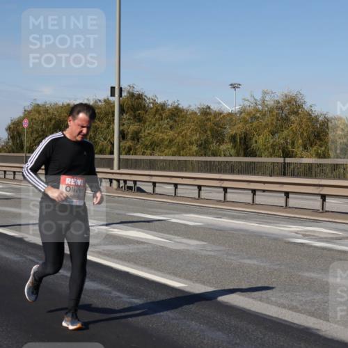 03.10.2025 - Köhlbrandbrückenlauf Julia Fischer http://msf.ph/oto/9011404 03.10.2025 12:59:25 Position 3 4684 meine-sportfotos.de