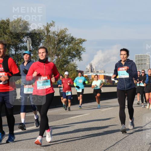 03.10.2025 - Köhlbrandbrückenlauf Luisa Fischer http://msf.ph/oto/9011422 03.10.2025 10:53:53 Position 3 7, 1364, 1716, 3838 meine-sportfotos.de