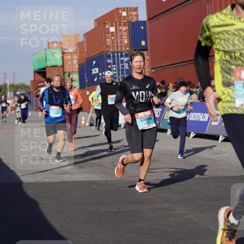 03.10.2025 - Köhlbrandbrückenlauf Michael Burmester http://msf.ph/oto/9011425 03.10.2025 10:12:11 Ziel 1347, 1444, 1520, 1640, 1771, 1829, 2790, 2841, 2883, 3435, 3457, 3767, 3768 meine-sportfotos.de