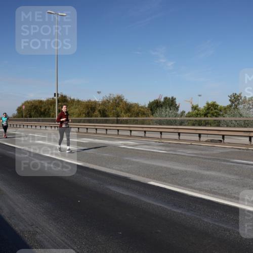 03.10.2025 - Köhlbrandbrückenlauf Julia Fischer http://msf.ph/oto/9011428 03.10.2025 12:59:32 Position 3  meine-sportfotos.de