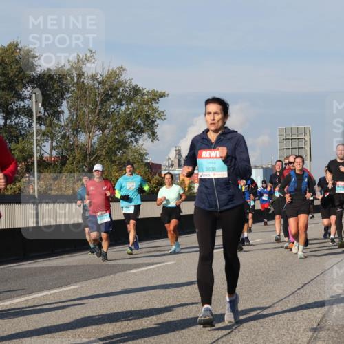 03.10.2025 - Köhlbrandbrückenlauf Luisa Fischer http://msf.ph/oto/9011430 03.10.2025 10:53:54 Position 3 1716, 3838 meine-sportfotos.de