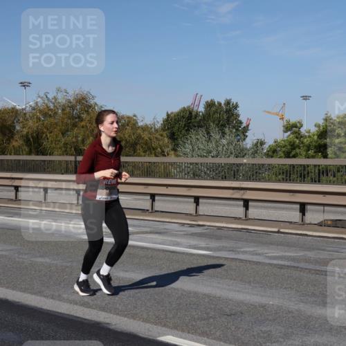 03.10.2025 - Köhlbrandbrückenlauf Julia Fischer http://msf.ph/oto/9011431 03.10.2025 12:59:33 Position 3  meine-sportfotos.de