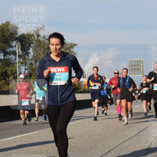 03.10.2025 - Köhlbrandbrückenlauf Luisa Fischer http://msf.ph/oto/9011441 03.10.2025 10:53:55 Position 3 3838 meine-sportfotos.de