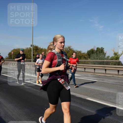 03.10.2025 - Köhlbrandbrückenlauf Julia Fischer http://msf.ph/oto/9011458 03.10.2025 12:59:41 Position 3 77 meine-sportfotos.de