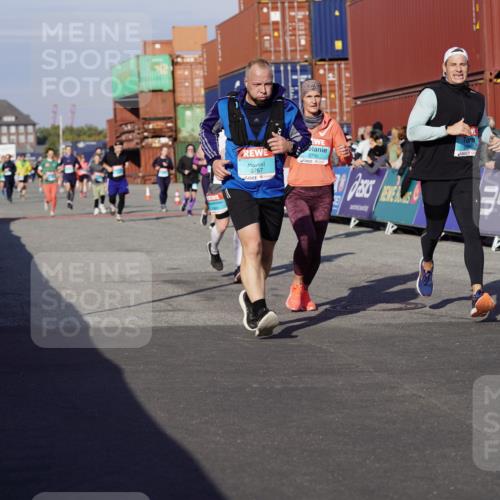 03.10.2025 - Köhlbrandbrückenlauf Michael Burmester http://msf.ph/oto/9011494 03.10.2025 10:12:13 Ziel 1347, 1444, 1520, 1681, 1771, 2790, 2841, 2883, 3435, 3767 meine-sportfotos.de