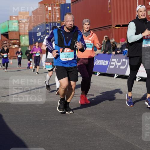 03.10.2025 - Köhlbrandbrückenlauf Michael Burmester http://msf.ph/oto/9011505 03.10.2025 10:12:13 Ziel 1347, 1444, 1520, 1681, 1771, 2790, 2841, 2883, 3435, 3767 meine-sportfotos.de