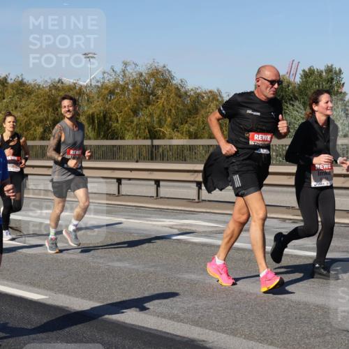 03.10.2025 - Köhlbrandbrückenlauf Julia Fischer http://msf.ph/oto/9011511 03.10.2025 12:59:52 Position 3 1980 meine-sportfotos.de
