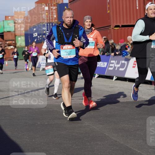 03.10.2025 - Köhlbrandbrückenlauf Michael Burmester http://msf.ph/oto/9011513 03.10.2025 10:12:13 Ziel 1347, 1444, 1520, 1681, 1771, 2790, 2841, 2883, 3435, 3767 meine-sportfotos.de