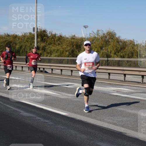 03.10.2025 - Köhlbrandbrückenlauf Julia Fischer http://msf.ph/oto/9011528 03.10.2025 12:59:56 Position 3 6790 meine-sportfotos.de