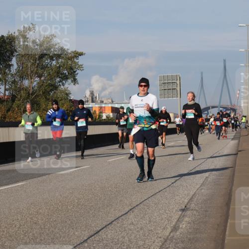 03.10.2025 - Köhlbrandbrückenlauf Luisa Fischer http://msf.ph/oto/9011534 03.10.2025 10:54:03 Position 3  meine-sportfotos.de