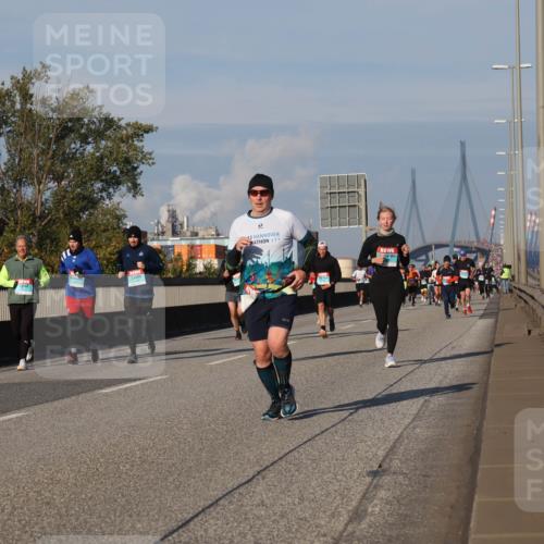 03.10.2025 - Köhlbrandbrückenlauf Luisa Fischer http://msf.ph/oto/9011536 03.10.2025 10:54:04 Position 3  meine-sportfotos.de