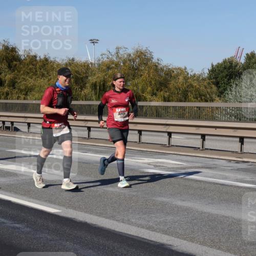 03.10.2025 - Köhlbrandbrückenlauf Julia Fischer http://msf.ph/oto/9011541 03.10.2025 12:59:58 Position 3  meine-sportfotos.de
