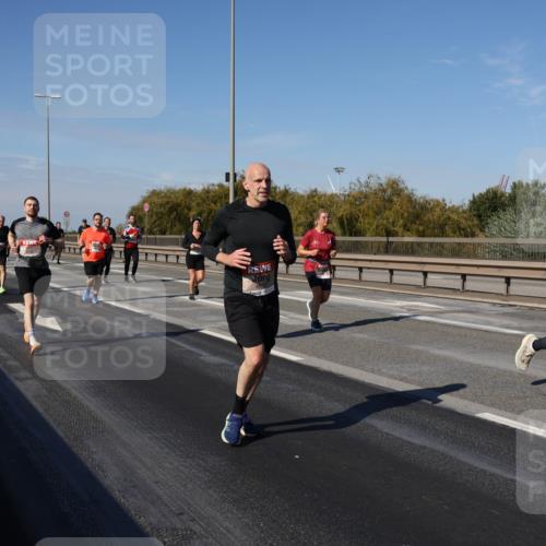 03.10.2025 - Köhlbrandbrückenlauf Julia Fischer http://msf.ph/oto/9011545 03.10.2025 12:59:59 Position 3 4678 meine-sportfotos.de