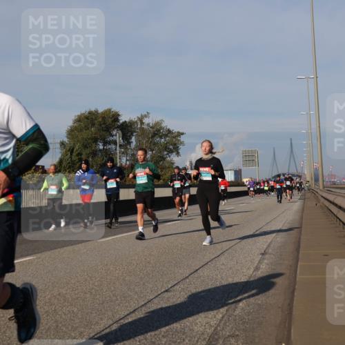 03.10.2025 - Köhlbrandbrückenlauf Luisa Fischer http://msf.ph/oto/9011570 03.10.2025 10:54:07 Position 3  meine-sportfotos.de