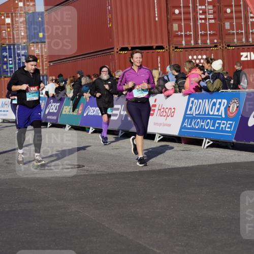 03.10.2025 - Köhlbrandbrückenlauf Michael Burmester http://msf.ph/oto/9011578 03.10.2025 10:12:18 Ziel 1347, 1438, 1439, 1444, 1654, 1681, 2790, 2841, 2883, 3065, 3435, 3707, 3709 meine-sportfotos.de