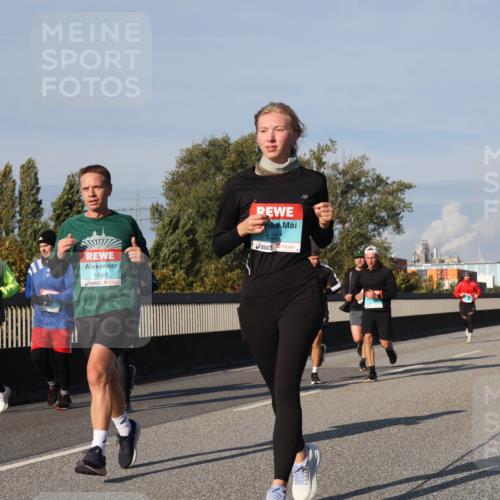 03.10.2025 - Köhlbrandbrückenlauf Luisa Fischer http://msf.ph/oto/9011590 03.10.2025 10:54:09 Position 3 1, 1699, 1407 meine-sportfotos.de