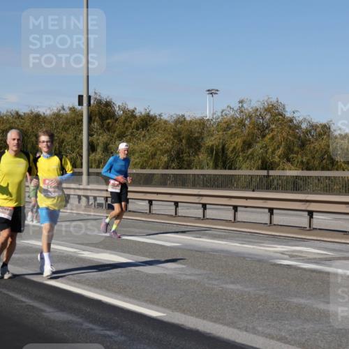03.10.2025 - Köhlbrandbrückenlauf Julia Fischer http://msf.ph/oto/9011639 03.10.2025 13:00:18 Position 3  meine-sportfotos.de