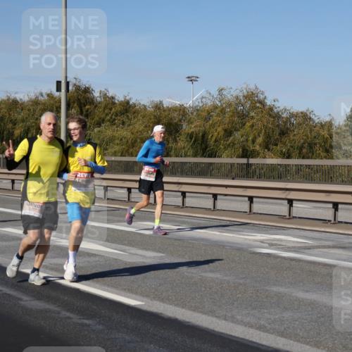 03.10.2025 - Köhlbrandbrückenlauf Julia Fischer http://msf.ph/oto/9011644 03.10.2025 13:00:19 Position 3 5801 meine-sportfotos.de