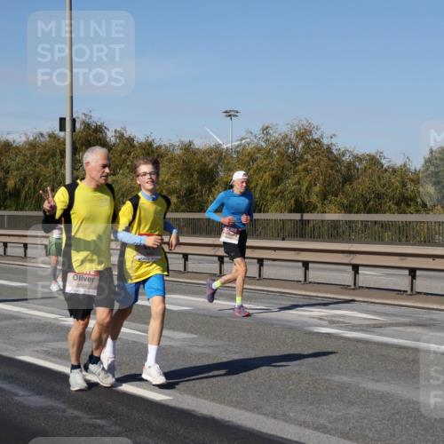 03.10.2025 - Köhlbrandbrückenlauf Julia Fischer http://msf.ph/oto/9011650 03.10.2025 13:00:19 Position 3 5801 meine-sportfotos.de