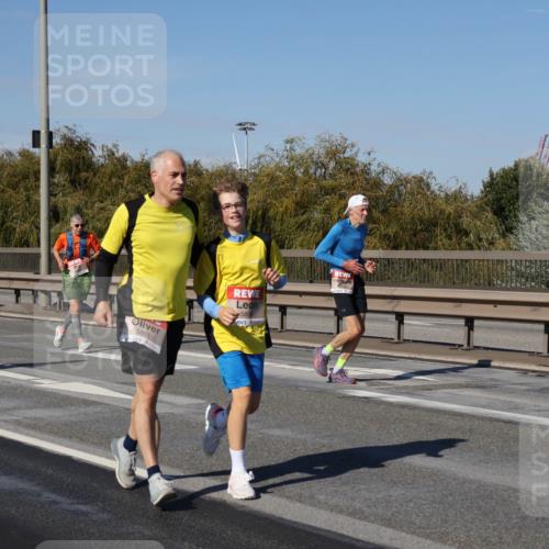 03.10.2025 - Köhlbrandbrückenlauf Julia Fischer http://msf.ph/oto/9011652 03.10.2025 13:00:20 Position 3 5801, 5800 meine-sportfotos.de
