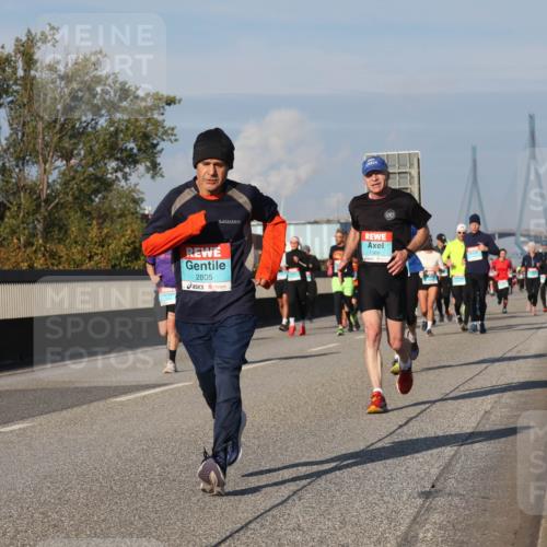 03.10.2025 - Köhlbrandbrückenlauf Luisa Fischer http://msf.ph/oto/9011673 03.10.2025 10:54:16 Position 3 2805, 1369 meine-sportfotos.de